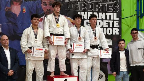 Mario Tenreiro, a la derecha, se colg� el bronce en Cantabria. 