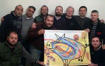 Carlos Rodr�guez, al fondo con barba, posa en Sober con sus compa�eros de S�lice Viticultores