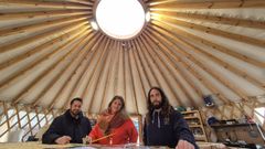 Manuel Guasch, fundador de Celtic Yurts, trabaja en los �ltimos detalles de su proyecto de turismo sostenible junto a su equipo