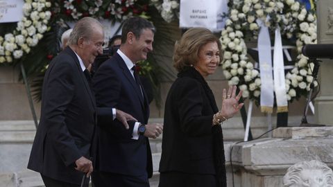 Los reyes emritos, a su llegada al funeral de Constantino de Grecia