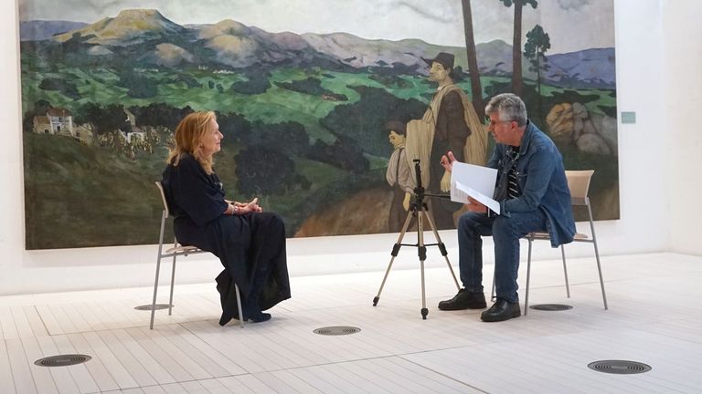 Xan Leira e �ngeles Tilve, no Museo de Pontevedra, nunha charla mantida fronte ao lenzo de Castelao �Cego con lazarillo� (ca. 1915).