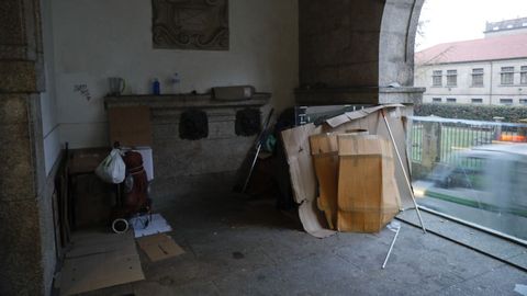 El rinc�n de los soportales de Correos que ha ocupado por completo un grupo de sintecho