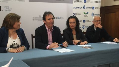Eva Mart�nez, Isidoro Hornillos, Susana Mart�nez y Marcelino Crespo, en la presentaci�n del Gallego
