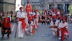 Imagen de archivo de los participantes de la danza de mari�eiros, que anualmente se baila en las fiestas del San Roque, en Betanzos. Esta y la de labradores son ejecutadas por la Asociaci�n de Danzas Gremiais X�venes do Pobo, que este a�o cumple medio siglo.  