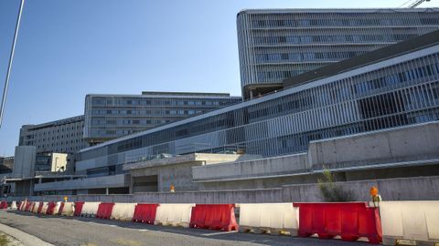 El servicio de farmacia permanecerá en el actual Montecelo, a la izquierda, y no se trasladará al nuevo hospital, a la derecha