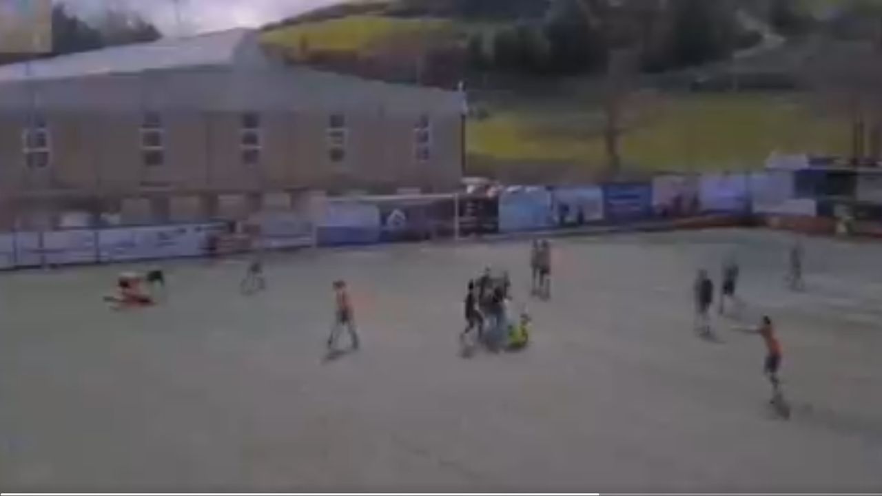 Un jugador agrede al colegiado en Asturias y su club lo jalea: «Las decisiones arbitrales propician este tipo de comportamientos»