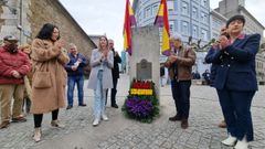 La alcaldesa, Lara M�ndez, este jueves en la ofrenda floral en recuerdo de la II Rep�blica