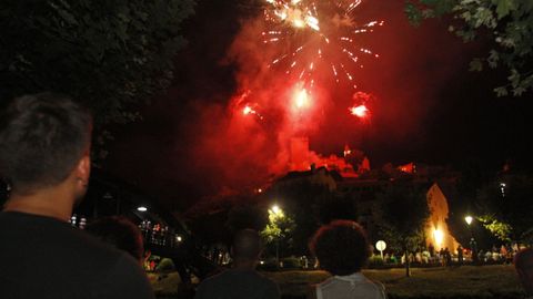 Sesin de fuegos desde el conjunto monumental, en las fiestas del pasado ao