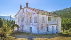 Galician Country Homes tiene a la venta esta casa en Galdo, Viveiro, que dispone de un molino