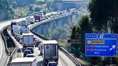 Cientos de veh�culos estuvieron atascados en los t�neles de A Madroa, en la autopista AP-9, el d�a de la inauguraci�n de la feria, 2022