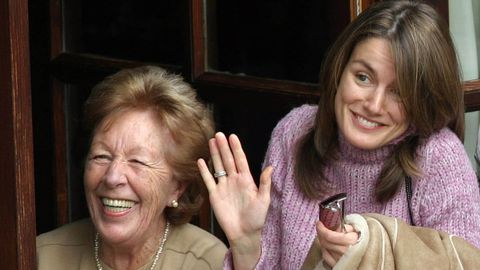 Menchu y Letizia, en la casa de Sardeu, en Ribadesella