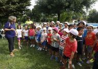 Carmen Fouces visit� ayer el campamento infantil del Mercantil. 