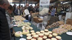 <span lang= gl >L�cteos de Moeche, a queixer�a local, tivo que repo�er existencias ao longo da xornada</span>