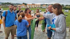 Participantes en la jornada de limpieza de playas, el fin de semana en Valdovi�o