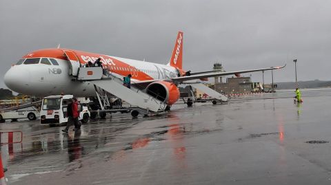 Un avi�n de un vuelo de EasyJet a Ginebra, en Santiago. 