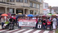 Foto de archivo de julio del 2010, en la que se muestra el apoyo a la familia de Generosa Orizales, enferma de ELA que falleci� sin haber recibido su nueva vivienda