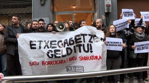Concentraci�n por el desahucio de una persona en Bilbao