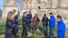 Pilar Garc�a Porto (a la izquierda) mantuvo un encuentro con varios vecinos junto al santuario de Guadalupe