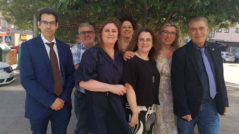 Ana Rosa Pena, nueva decana del Colegio de Abogados de Ferrol (tercera por la izquierda), junto a miembros de su candidatura
