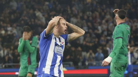 Asp Jensen, sorprendido tras fallar el gol cantado que sig habr�a significado el 2-1