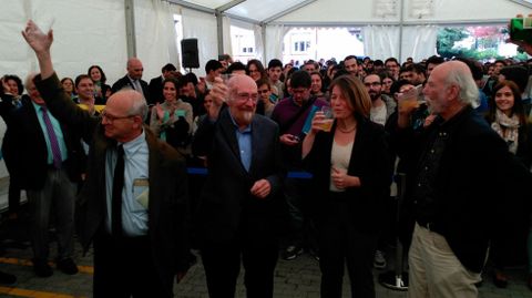 Los galardonados tras probar la sidra