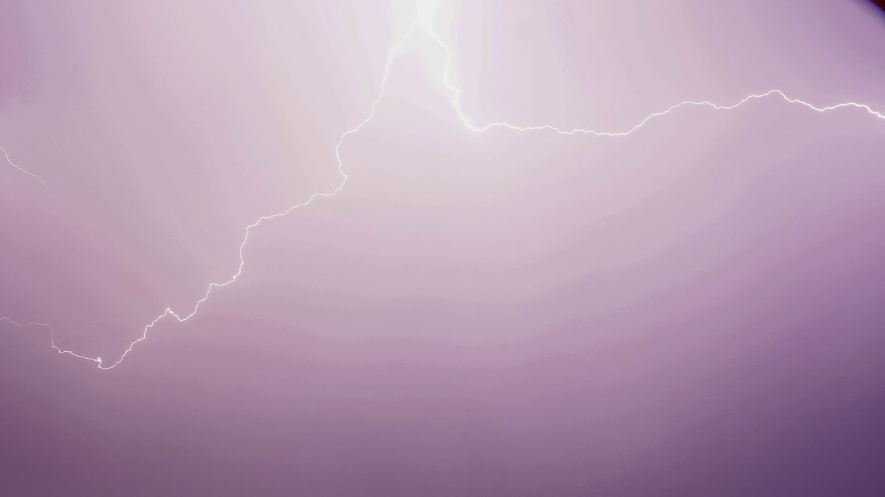 Galicia sigue en alerta este domingo por fuertes tormentas