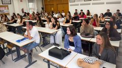 Alumnos de primero de Podolog�a, en su primer d�a de clase en el campus