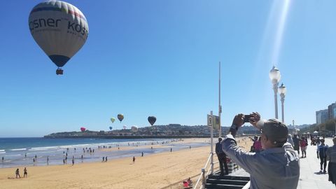Globos aeroest�ticos en Gij�n