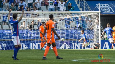 Gol Linares Real Oviedo Lorca Carlos Tartiere.Momento en el que Linares marca el 2-0 ante el Lorca