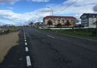 El proyecto de seguridad vial permitir� suplir la ausencia de arc�n y de aceras en A Lanzada. 