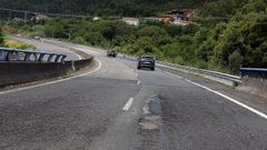 La alta intensidad del trfico tiene su reflejo en el deterioro del firme de la autova.