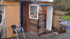 Oficina habilitada en el campamento del Moracho para la venta de droga, equipada con un caj�n dispensador artesanal