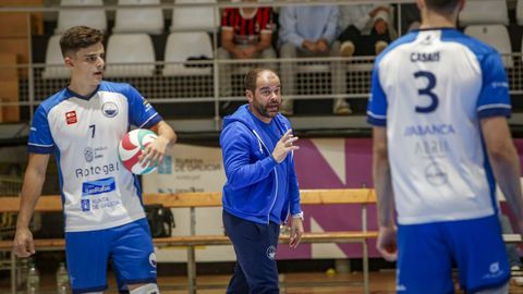 Chicho Alves dando instrucciones en el duelo ante el Suac Canarias.