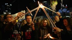 Miles de personas se manifestaron en Tel Aviv por la muerte de tres israel�es que perecieron a causa del fuego amigo hebreo
