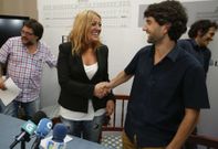 Sestayo y Su�rez rubricaron con un apret�n de manos y un posterior beso el acuerdo. 