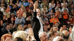 Manuel Cabezas en un mitin del 2007, al que acudi� a mostrar su apoyo al entonces candidato del PP en Ourense, Enrique N�voa, que lo hab�a relevado en la Alcald�a tras su dimisi�n