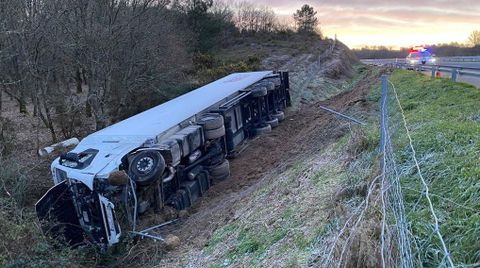 Accidente de un camin en la A-52