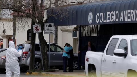 Un adolescente dispara a varios compa�eros y a una profesora en Monterrey y se suicida