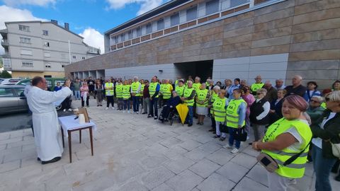 Protesta de vecinos que reclamaron hace dos semanas la apertura de la residencia de Becerre