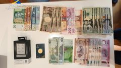 Parte del dinero incautado a los miembros de la trama desarticulada.