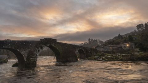 Puente sobre el r�o Tambre. 
