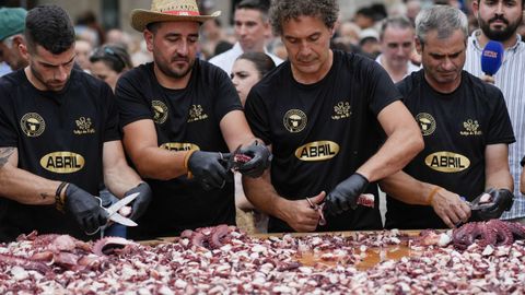 O Carballiño bate el récord de la tapa de pulpo más grande del mundo