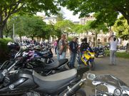 Motos de alta cilindrada, aparcadas ayer en Ribadeo. 