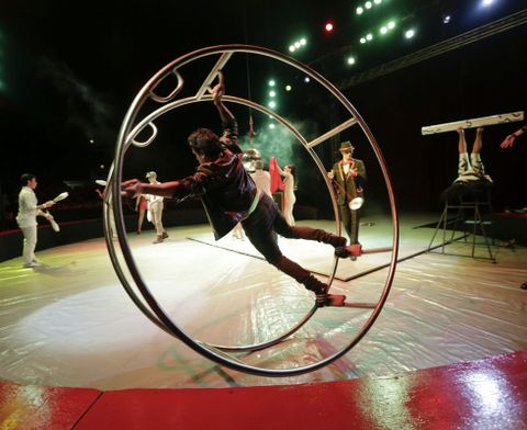 El espect�culo del Cirkus Kaos combina n�meros tradicionales con otros muy innovadores. 