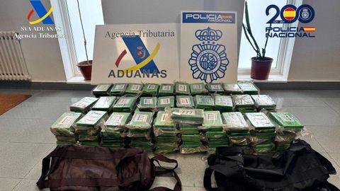 Los 150 kilos de coca�na intervenidos en el puerto de Vigo este martes.