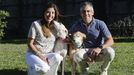 Alba y Rubn, junto a sus perras Isil y Lyon, se conocieron en un club de triatln. 