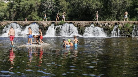 Zona de ba�o del �rea recreativa de A Veronza, en el municipio de Ribadavia