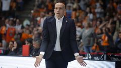 Carles Marco gesticula durante el derbi.