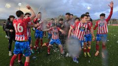 Los jugadores del Polvor�n Lugo B celebran el ascenso directo a Segunda Federaci�n