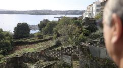 Vista de la parcela prevista para habilitar el aparcamiento de A Gra�a, en foto de archivo.